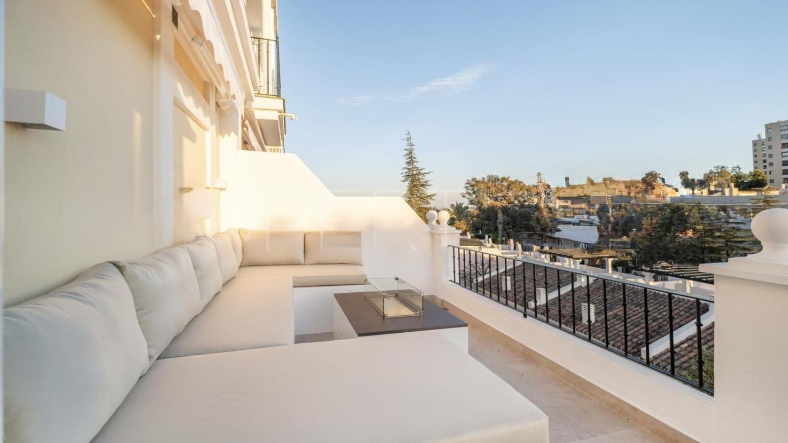 The Exquisite Townhouse In Aloha Gardens