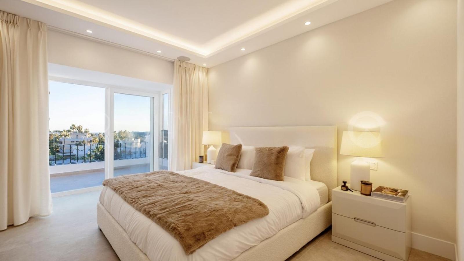 The Exquisite Townhouse In Aloha Gardens