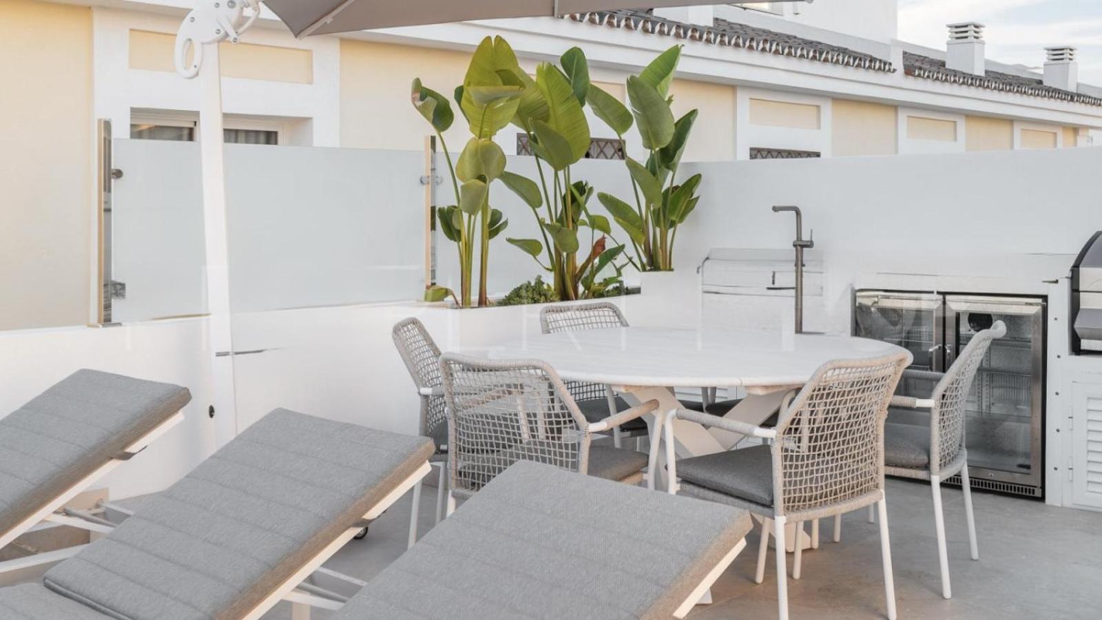 The Exquisite Townhouse In Aloha Gardens *